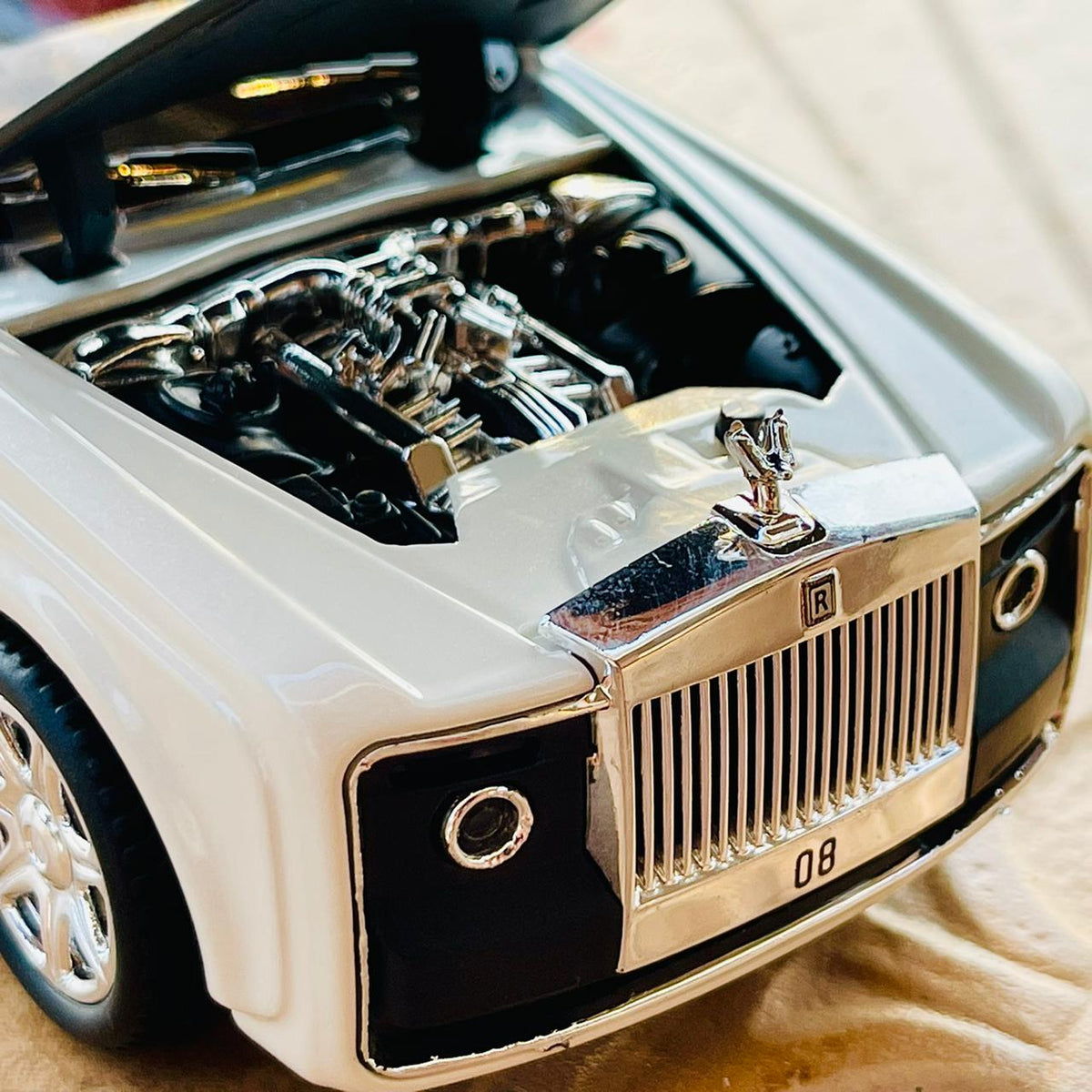 Diecast 1:24 Scale Rolls Royce Sweptail