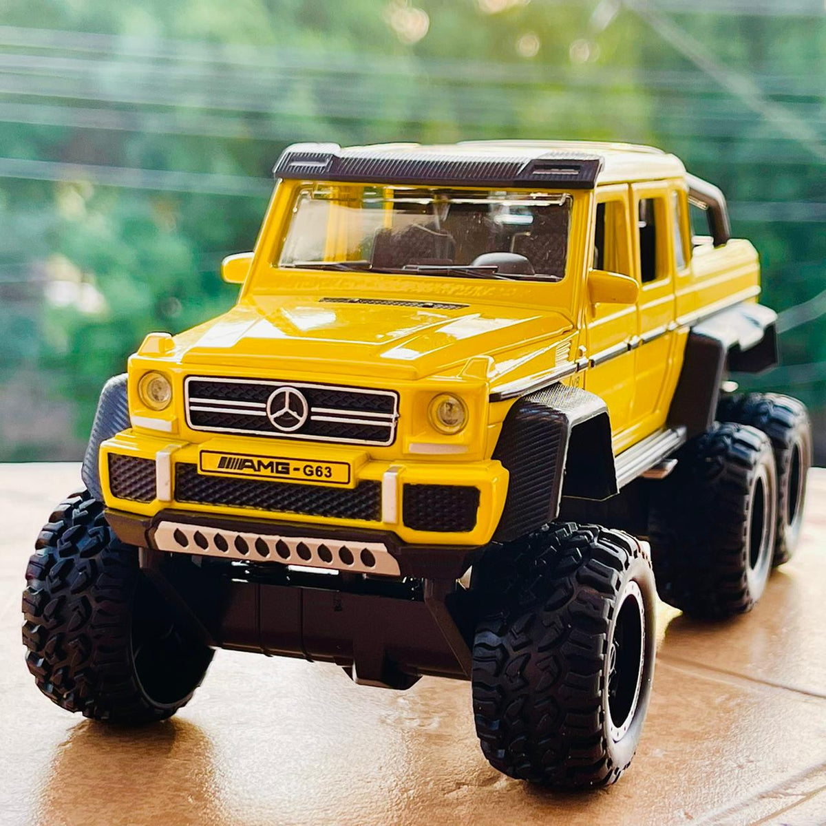 Diecast 1:24 Scale Mercedez AMG G63 6x6