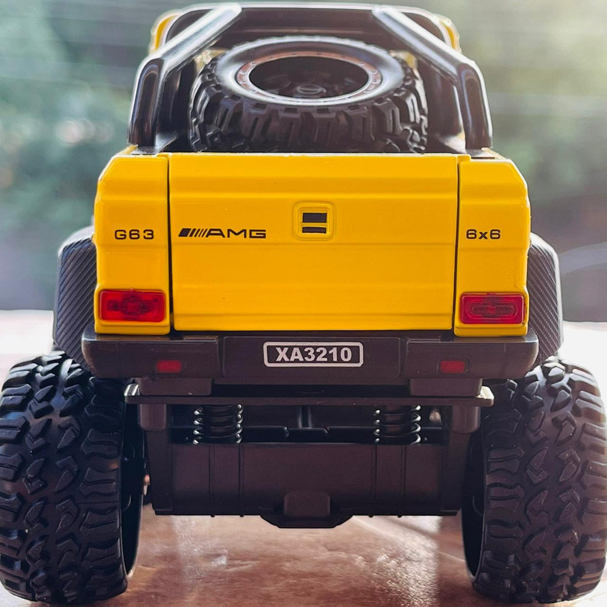 Diecast 1:24 Scale Mercedez AMG G63 6x6