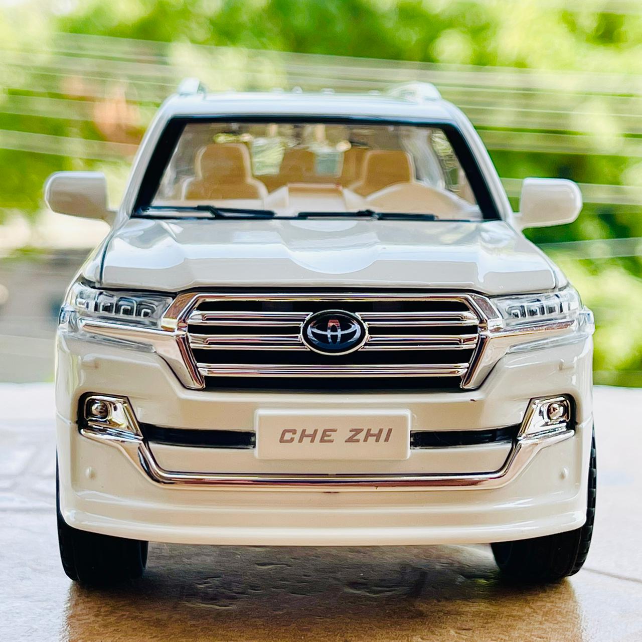 Diecast 1:24 Scale Land Cruiser V8 LC200
