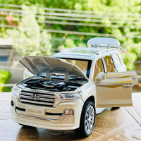 Diecast 1:24 Scale Land Cruiser V8 LC200