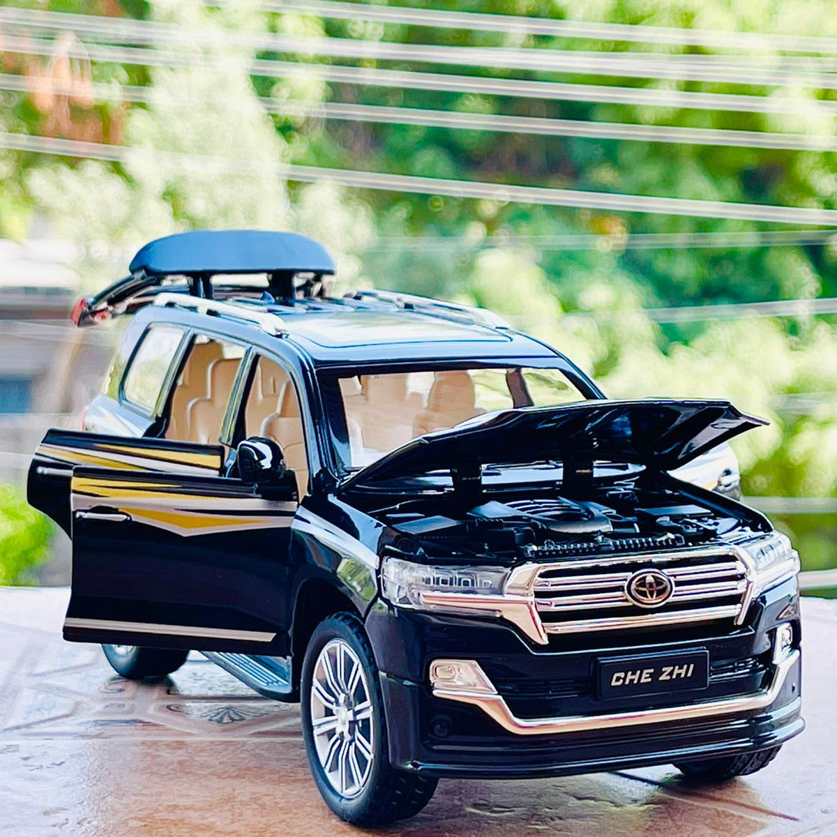 Diecast 1:24 Scale Land Cruiser V8 - Major Fault