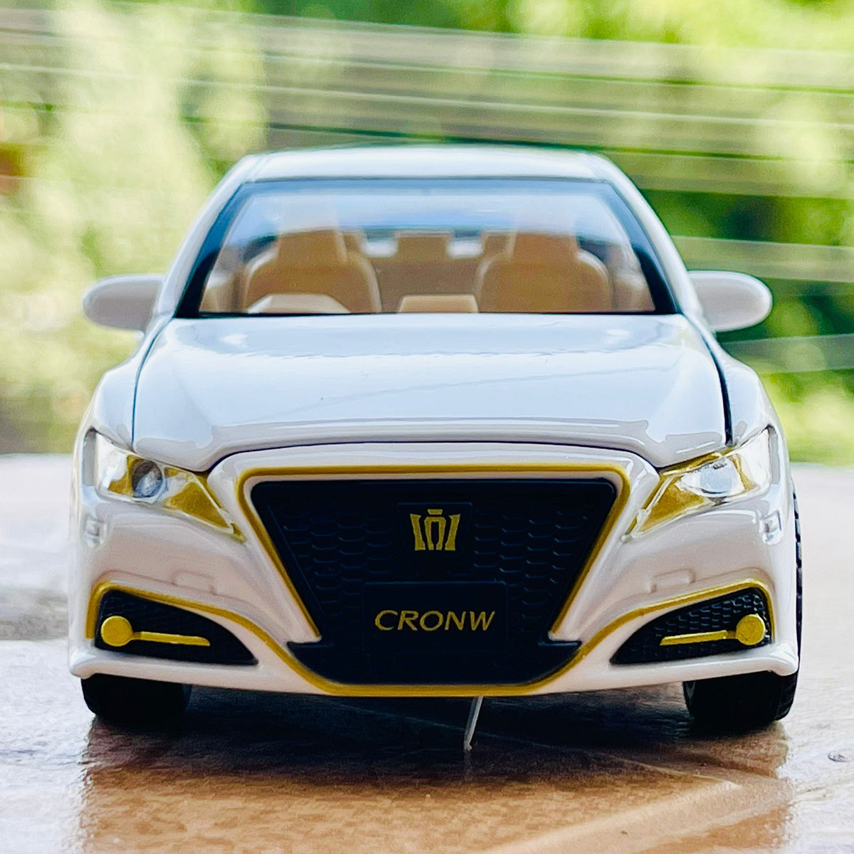Diecast Toyota Crown Scale 1:32