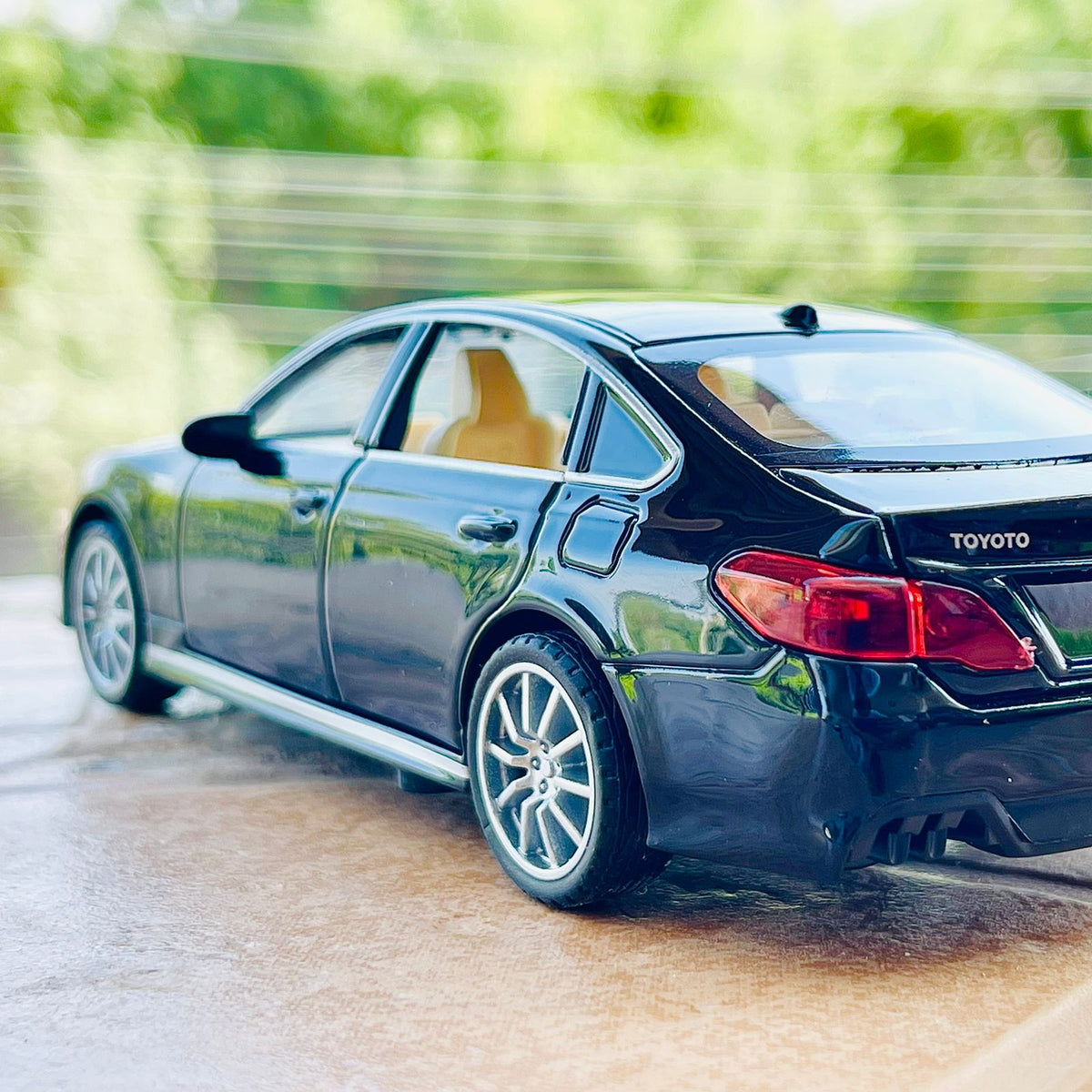 Diecast Toyota Crown Scale 1:32