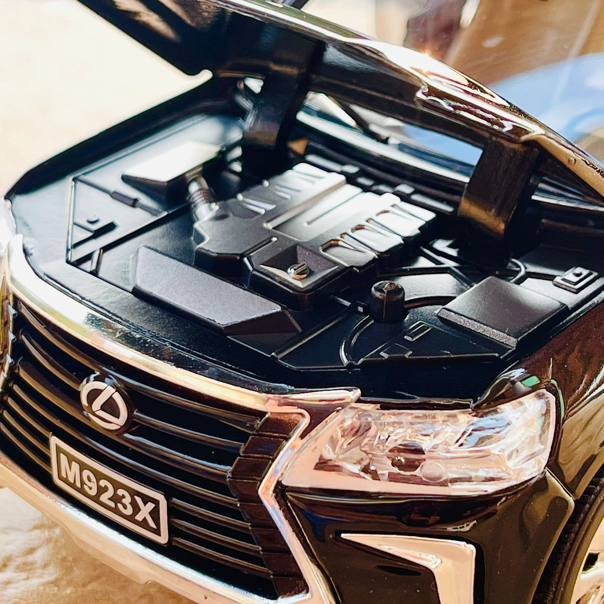 Diecast 1:24 Scale Lexus LX570