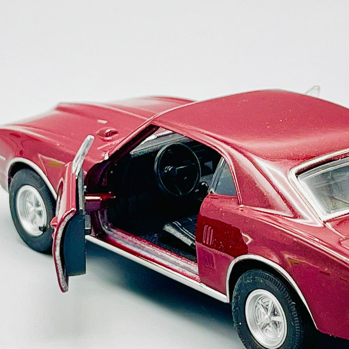 Die-cast 1967 Pontiac Fire-bird - Welly