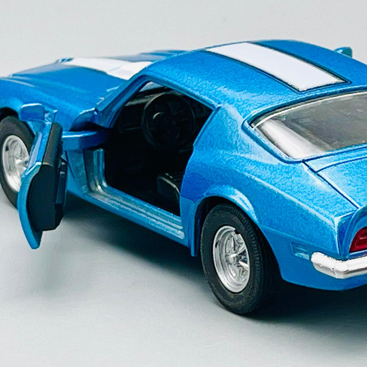 Die-cast 1972 Pontiac Fire-bird Trans - Welly