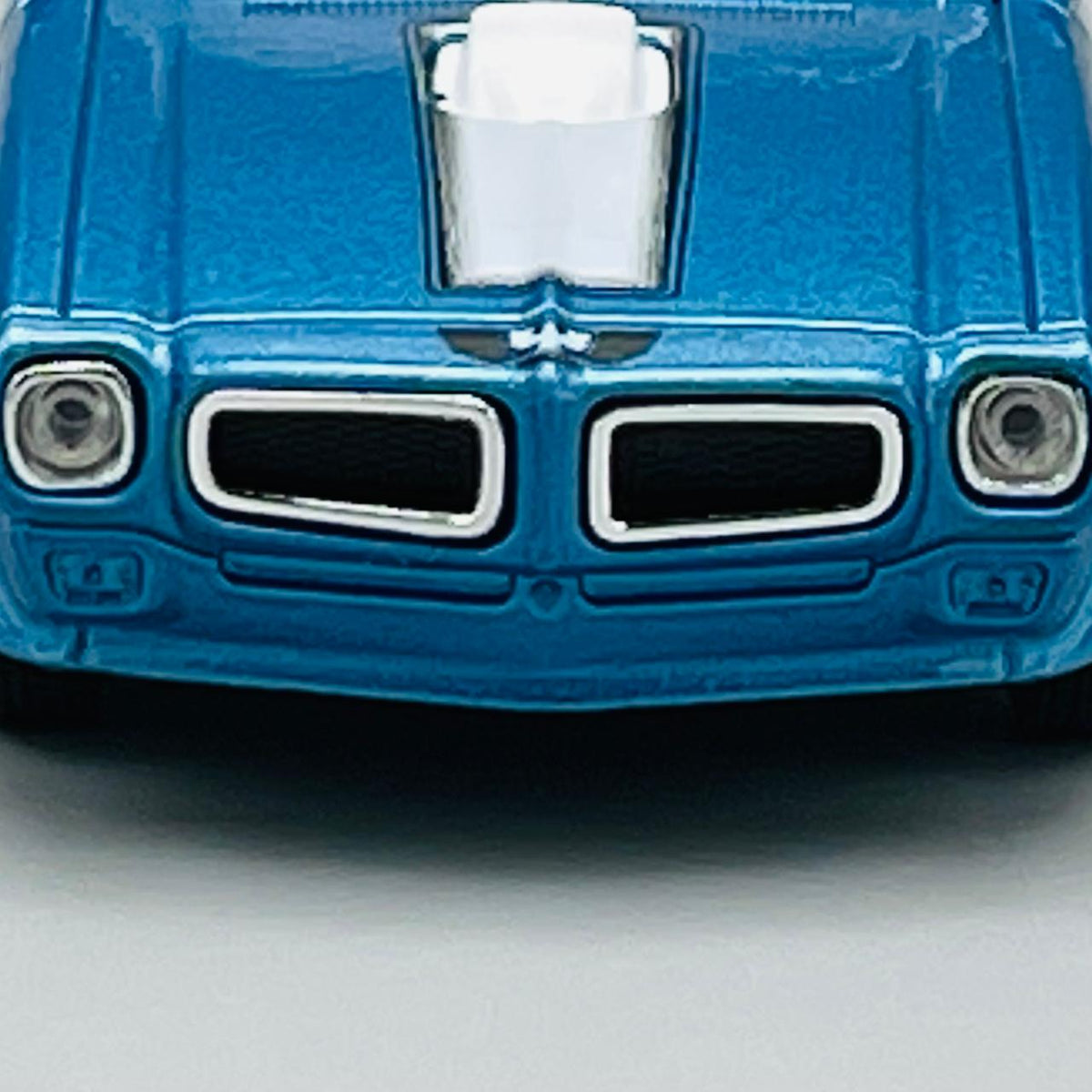 Die-cast 1972 Pontiac Fire-bird Trans - Welly