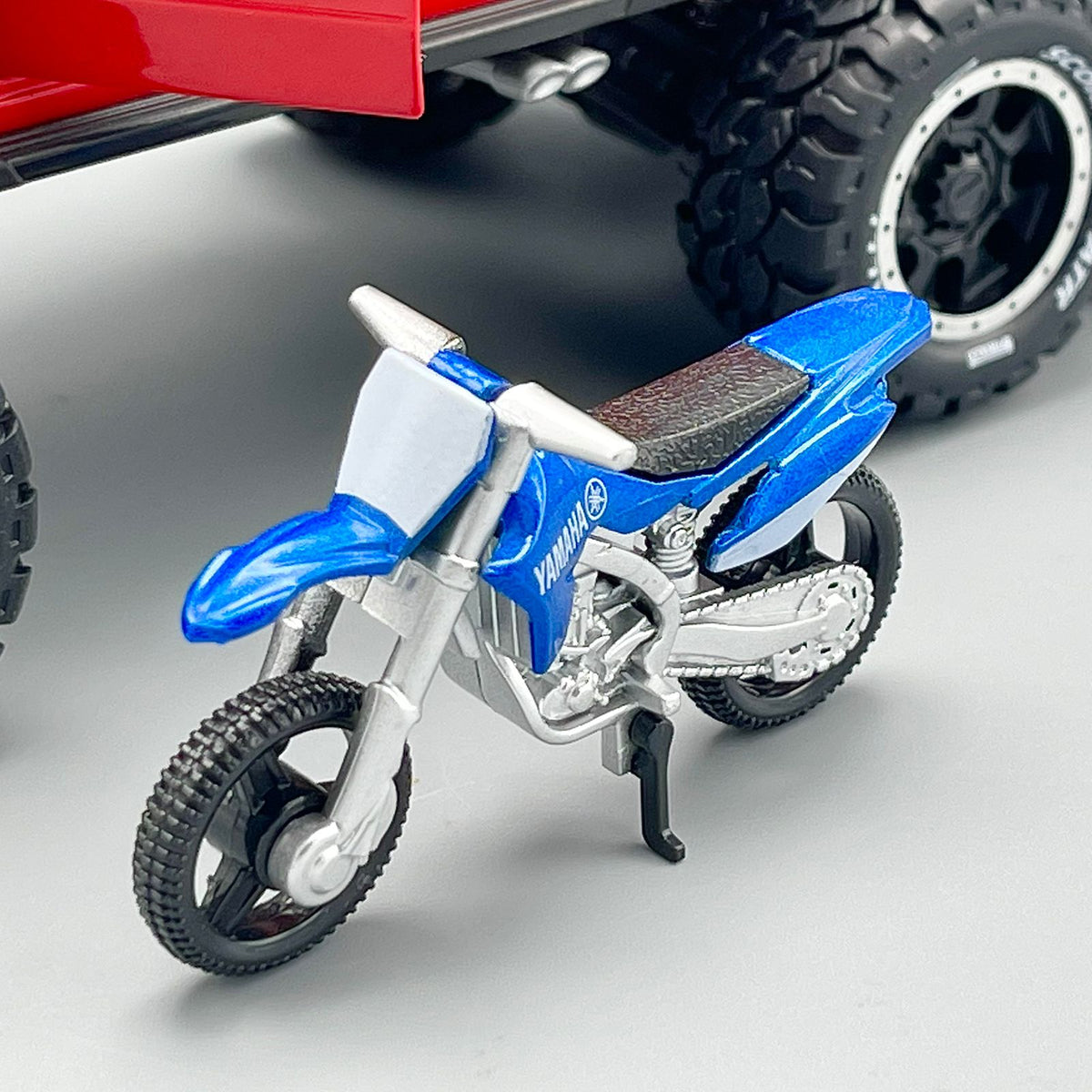 Diecast Metal Mercedes G63 AMG 6X6 Model Car with Yamaha Bike