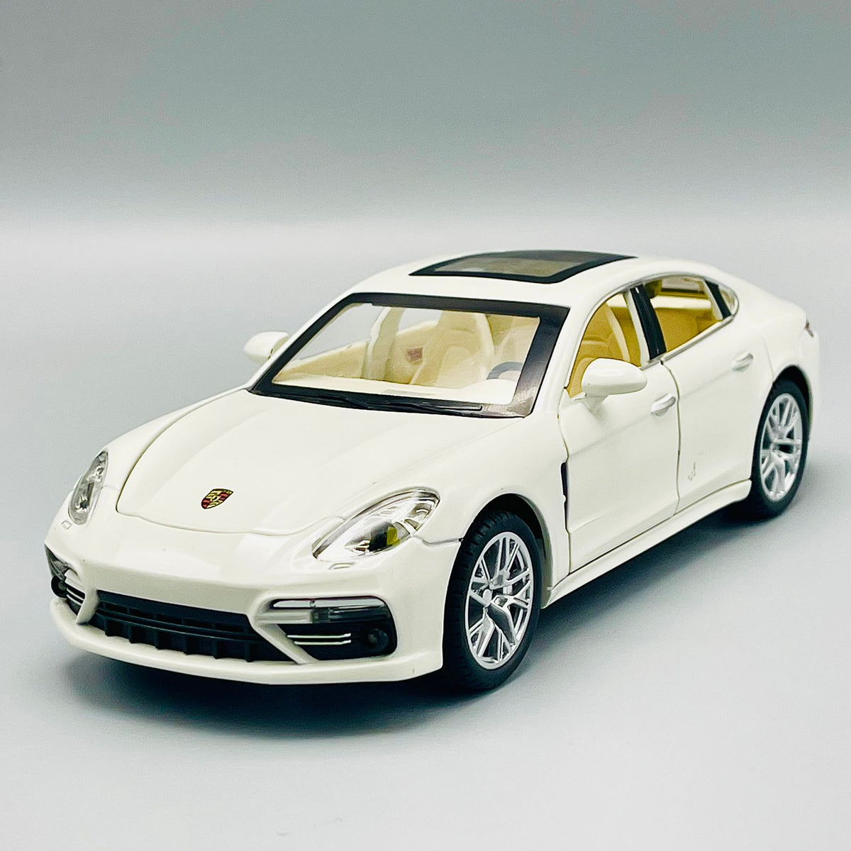 1:24 Diecast Porsche Panamera
