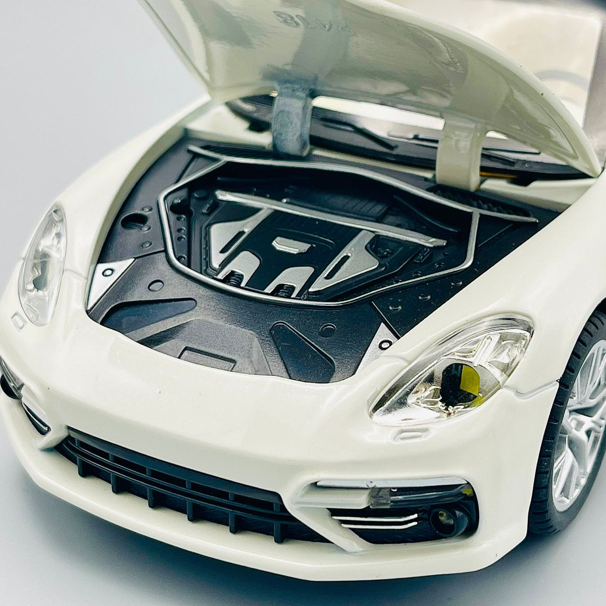 1:24 Diecast Porsche Panamera