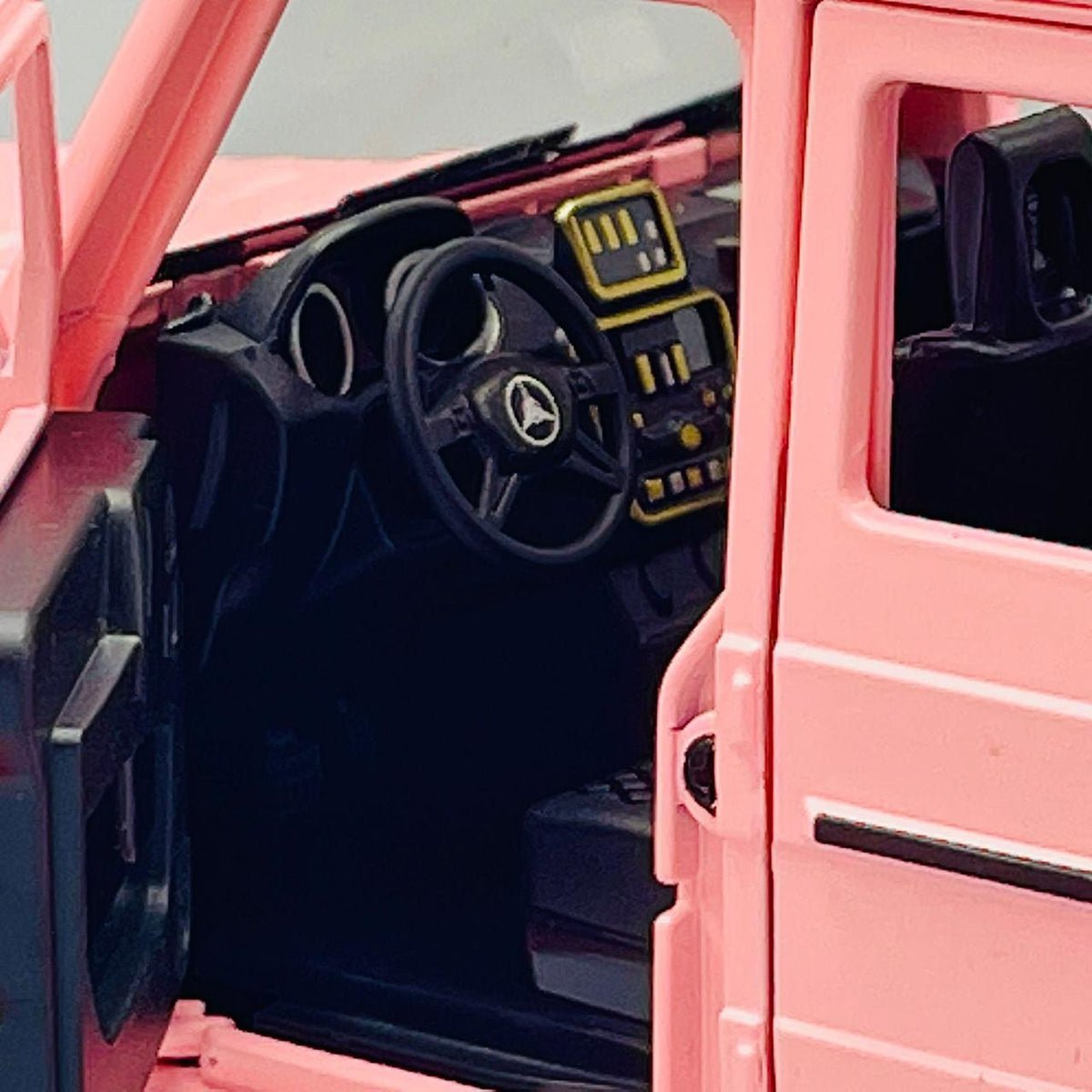 1:24 Diecast Metal Mercedes Benz G63 - Major Fault