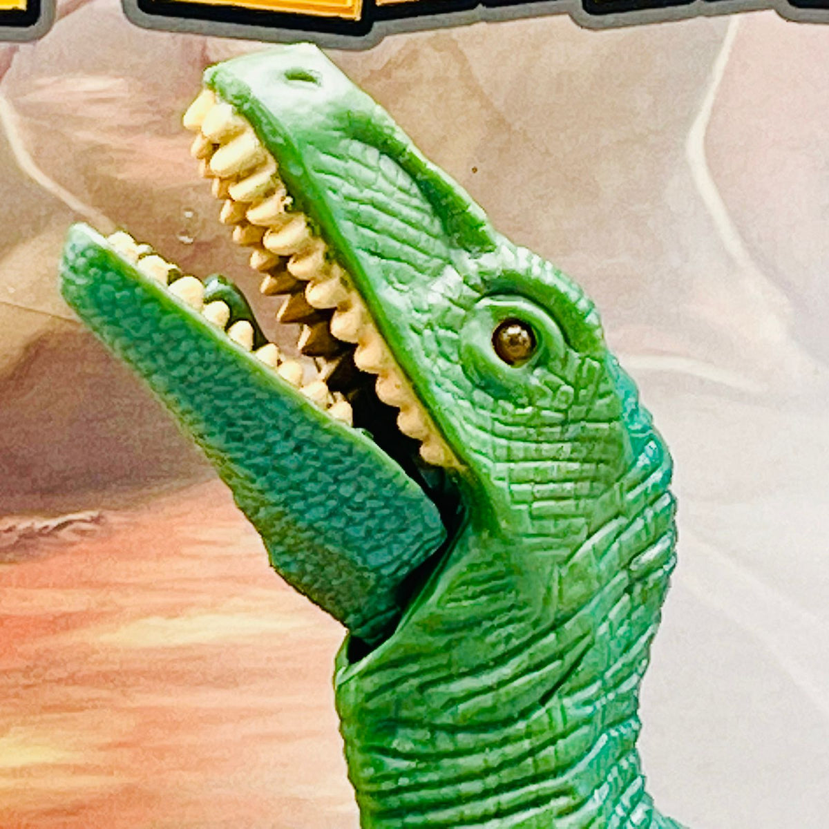 Velociraptor-Dinosaur Planet-Roaring Dino