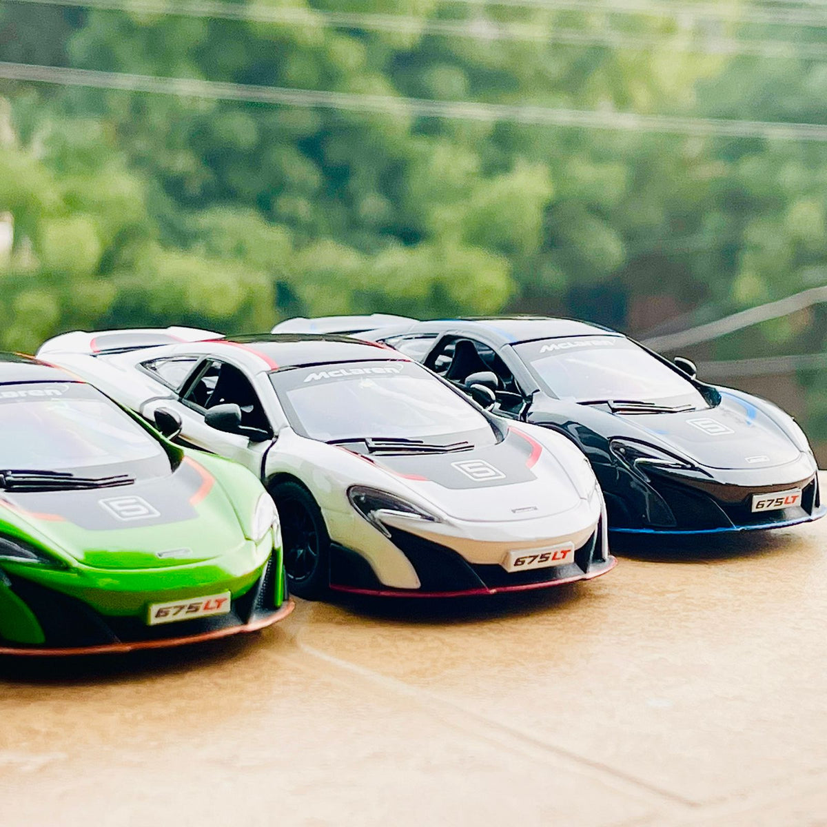 1:36 Kinsmart Metal McLaren 675LT - Sports Edition