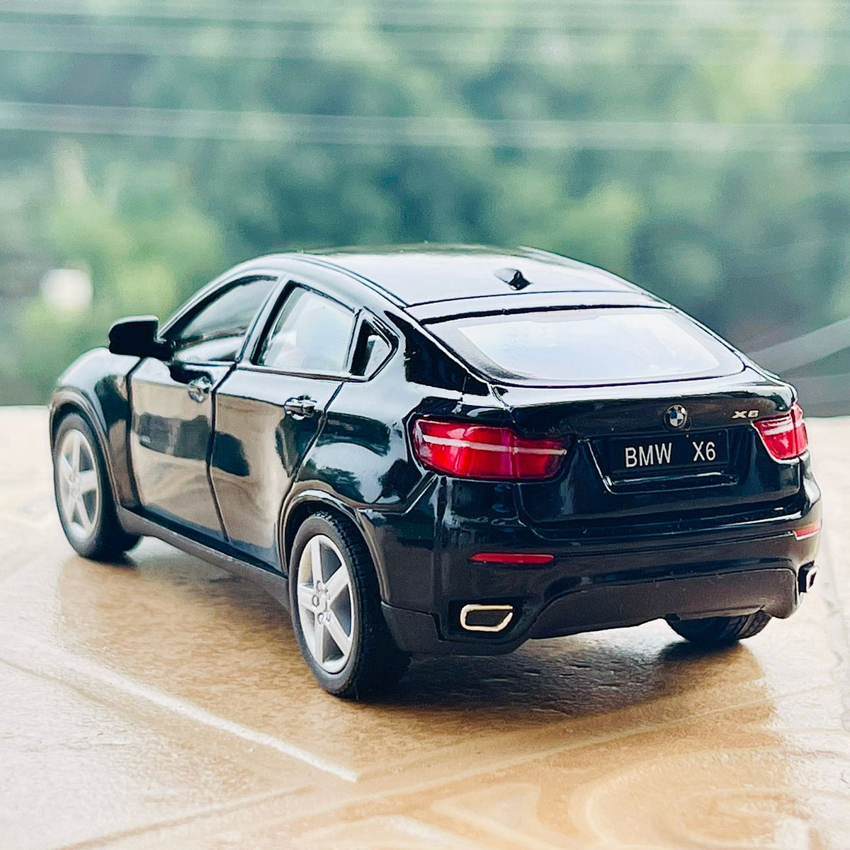 1:36 Kinsmart Metal BMW X6