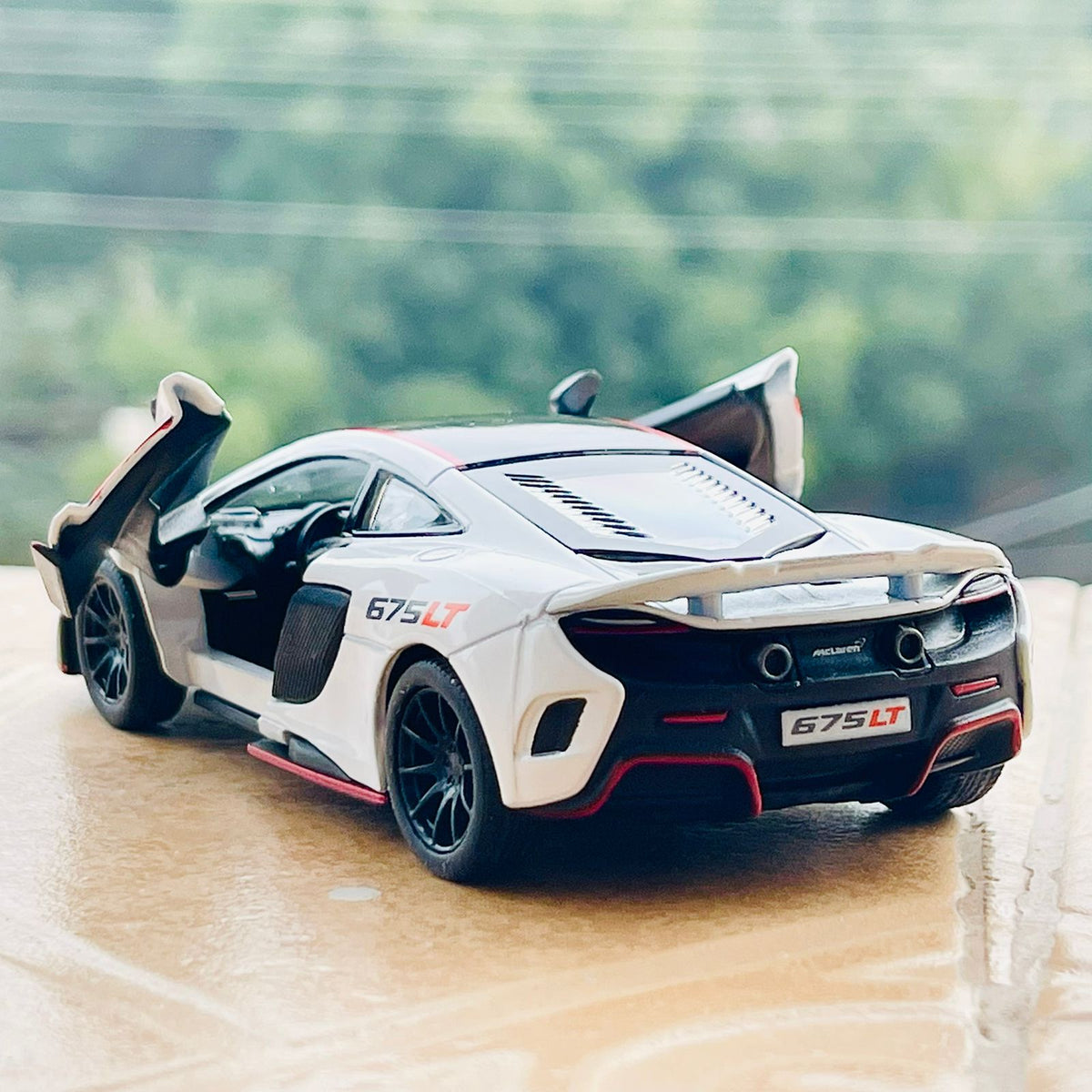 1:36 Kinsmart Metal McLaren 675LT - Sports Edition