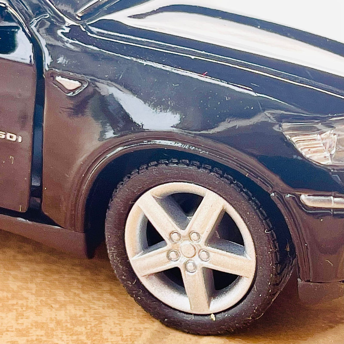 1:36 Kinsmart Metal BMW X6