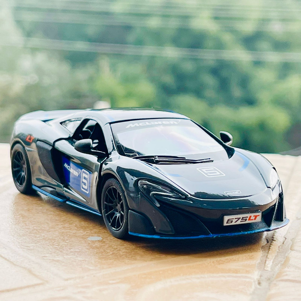 1:36 Kinsmart Metal McLaren 675LT - Sports Edition