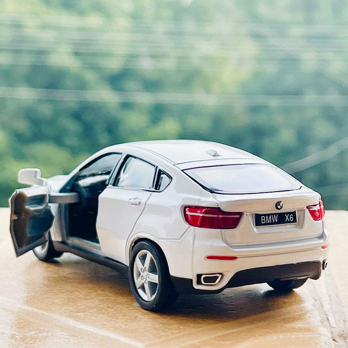 1:36 Kinsmart Metal BMW X6