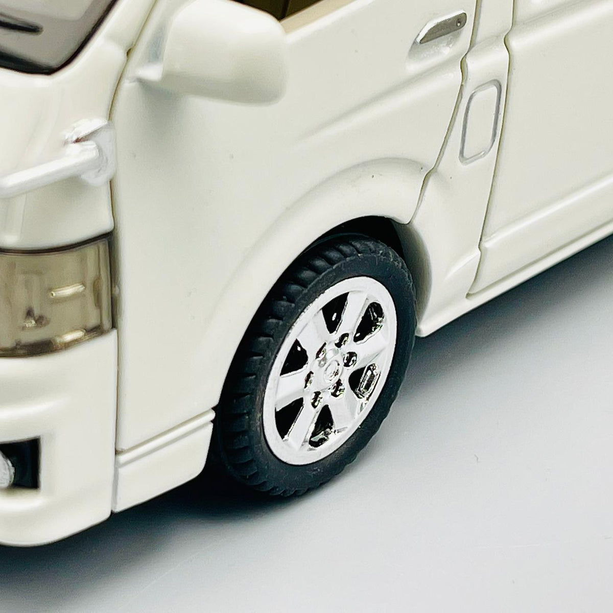 1:32 Diecast Toyota HIACE GL