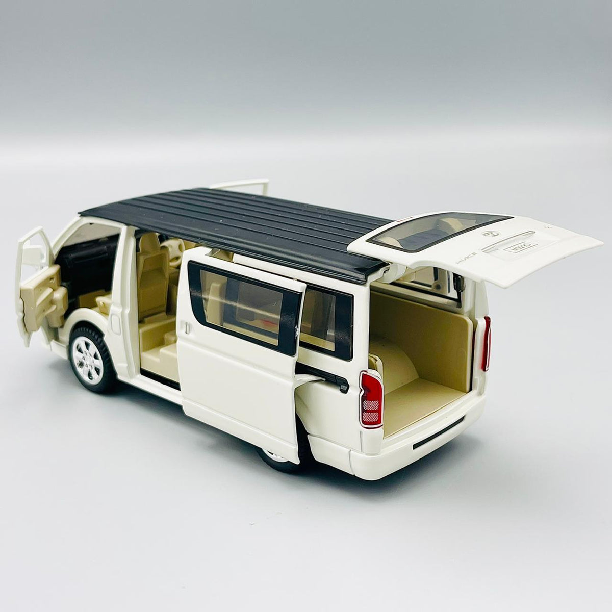 1:32 Diecast Toyota HIACE GL