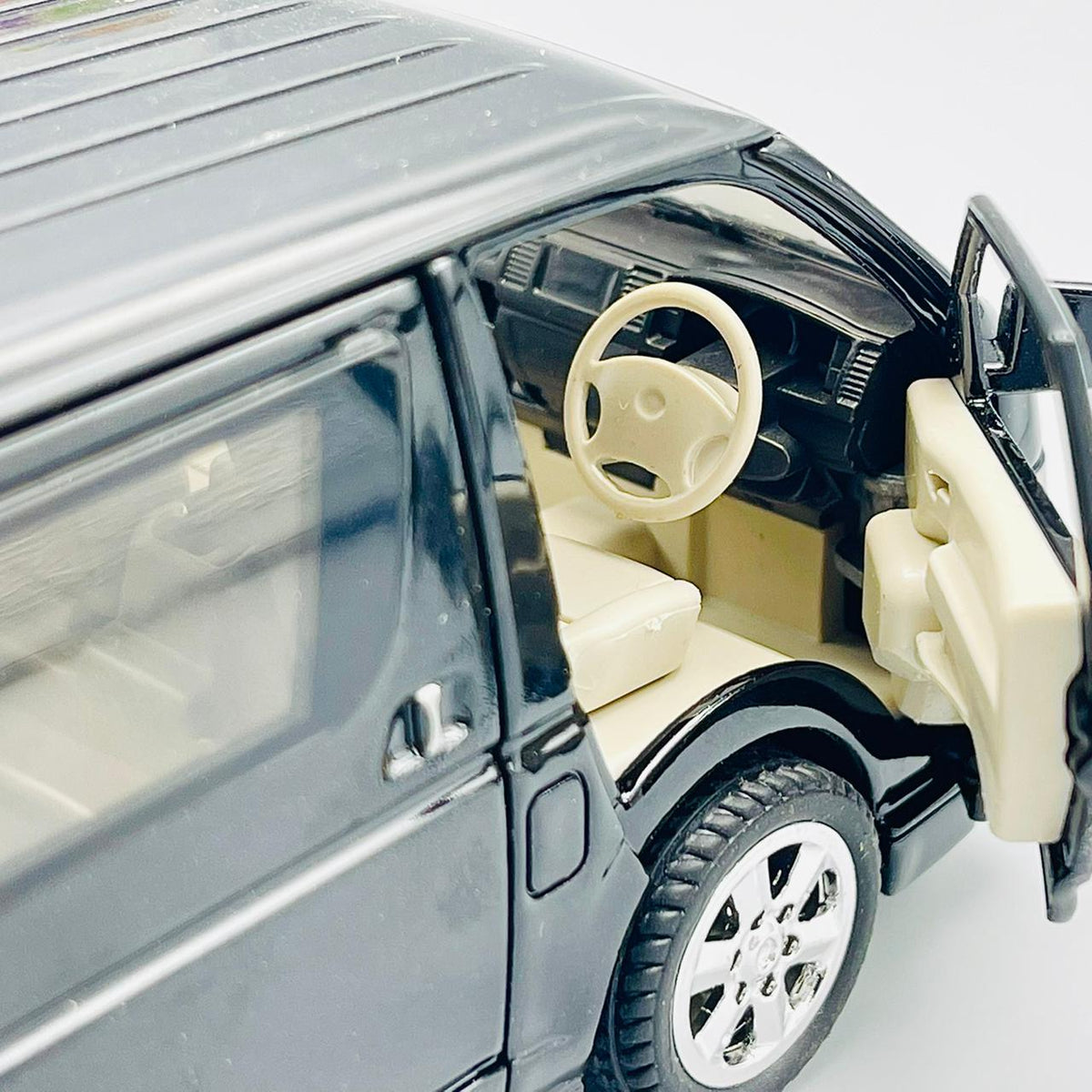 1:32 Diecast Toyota HIACE GL
