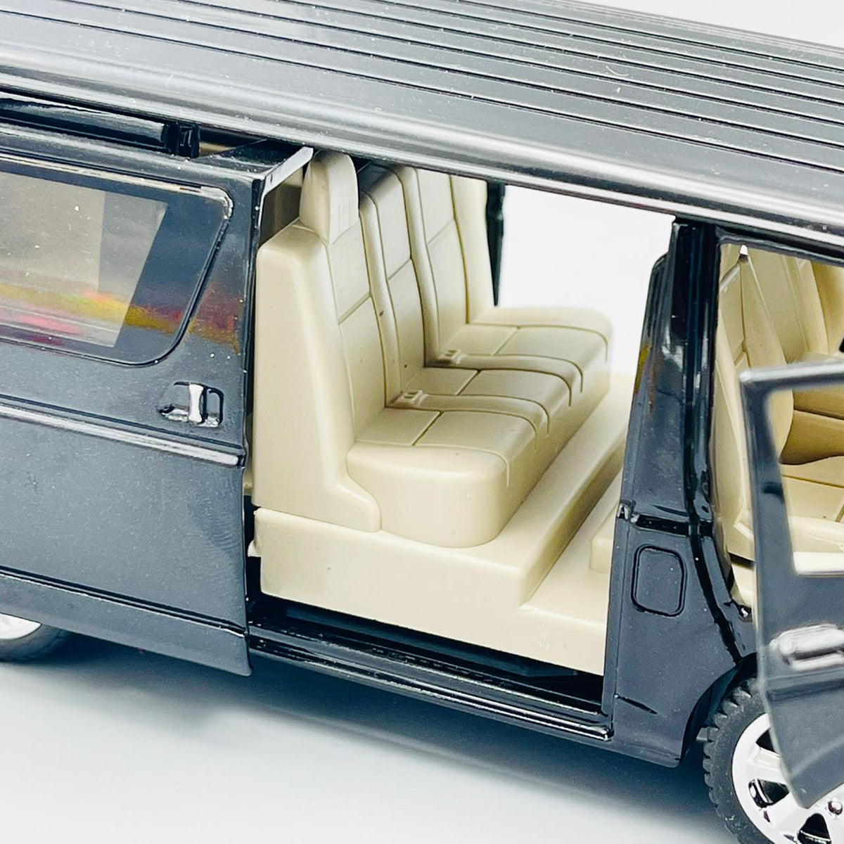 1:32 Diecast Toyota HIACE GL