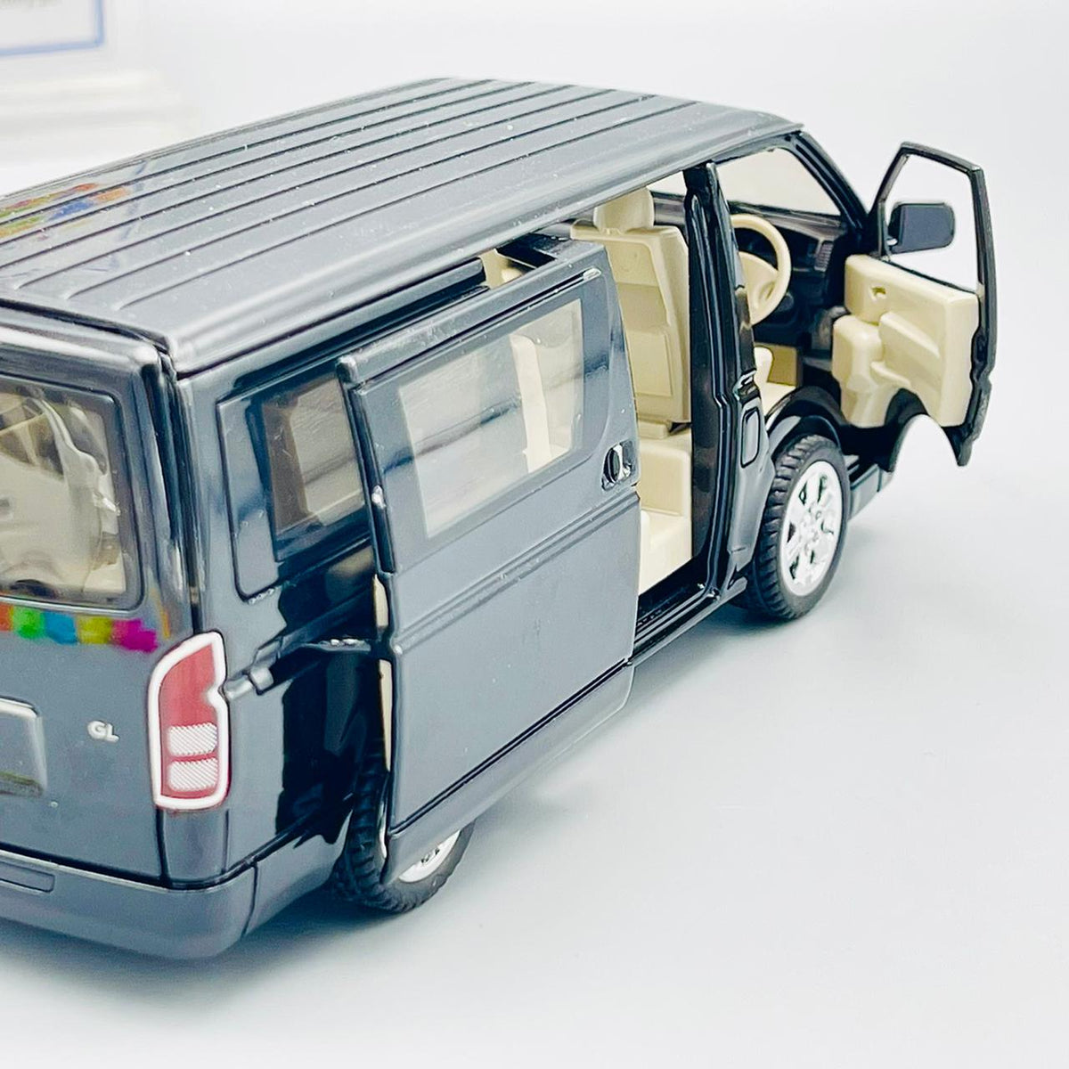 1:32 Diecast Toyota HIACE GL