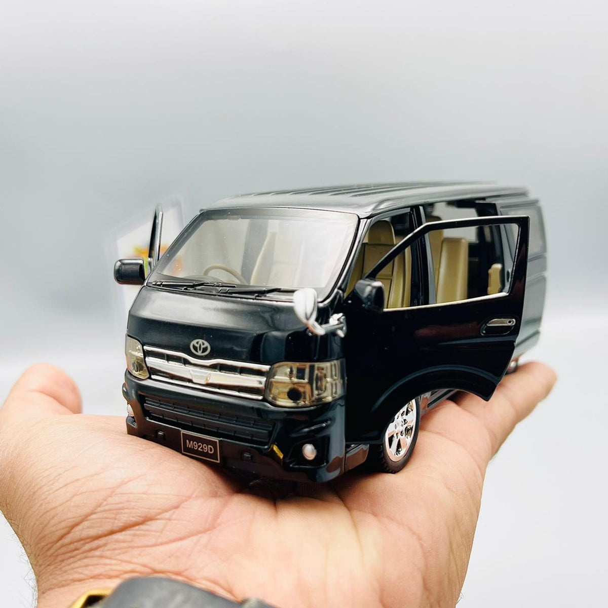 1:32 Diecast Toyota HIACE GL