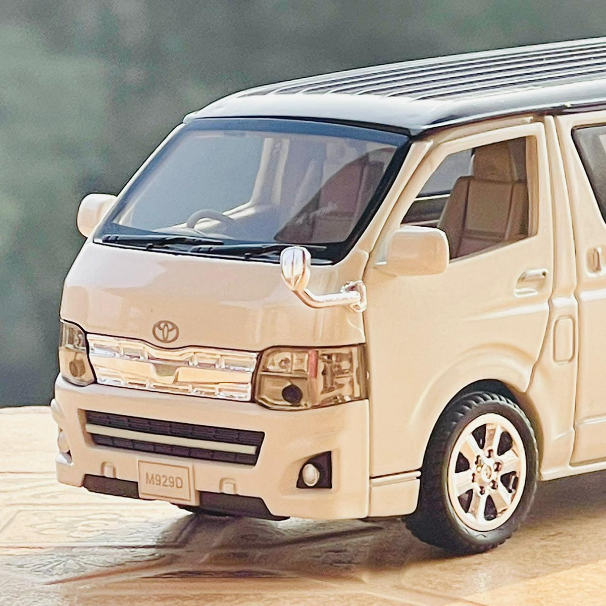1:32 Diecast Toyota HIACE GL