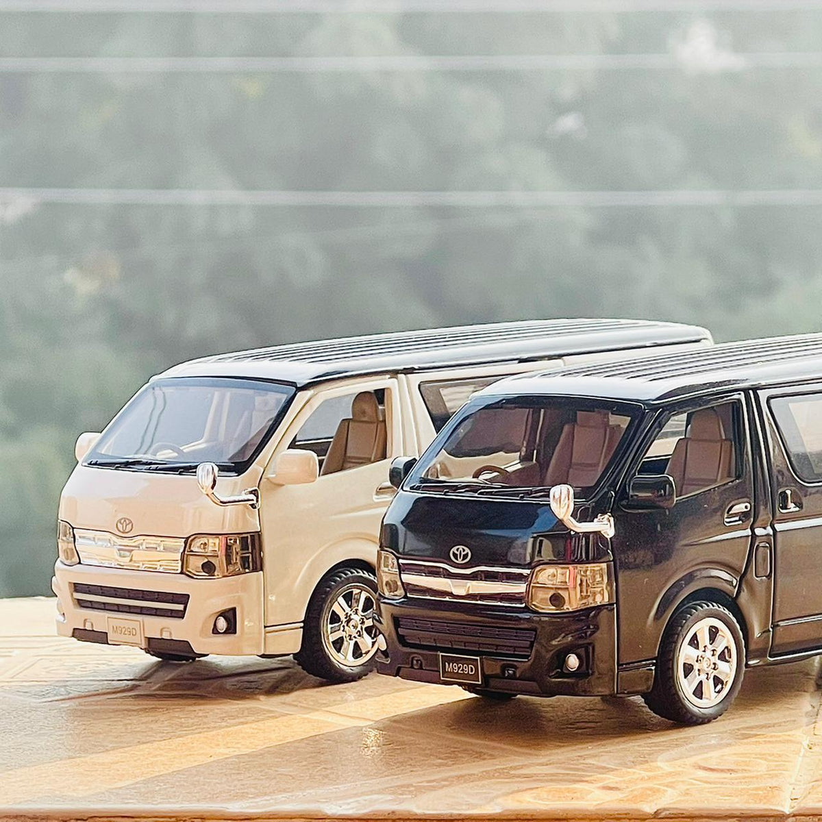 1:32 Diecast Toyota HIACE GL