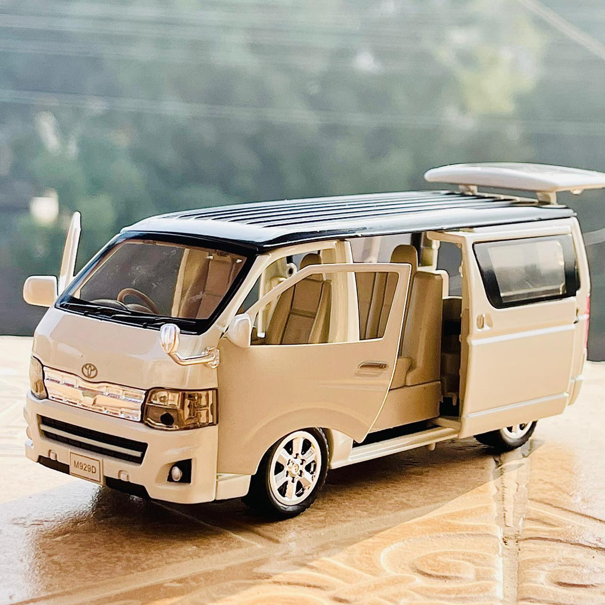 1:32 Diecast Toyota HIACE GL