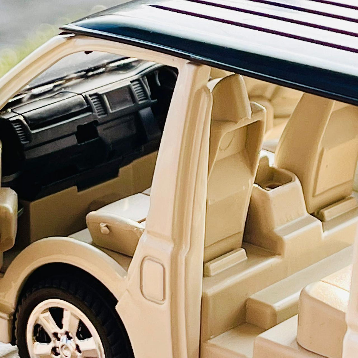 1:32 Diecast Toyota HIACE GL