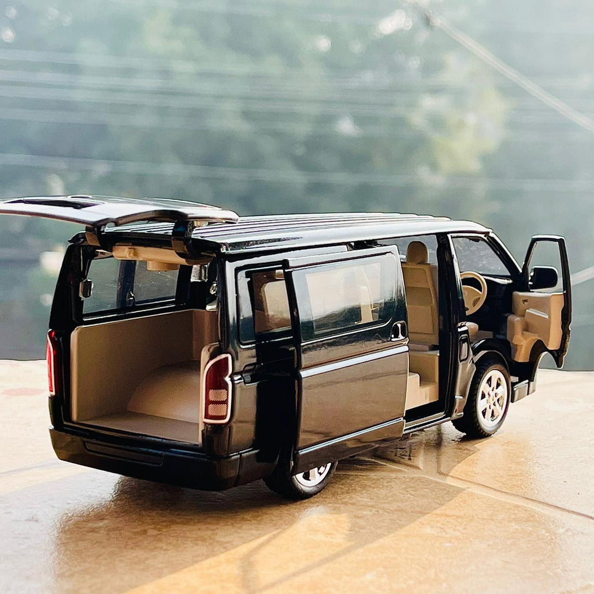 1:32 Diecast Toyota HIACE GL