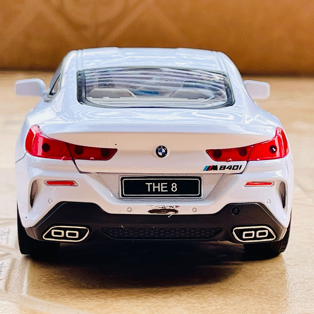 1:24 Diecast Metal BMW M8