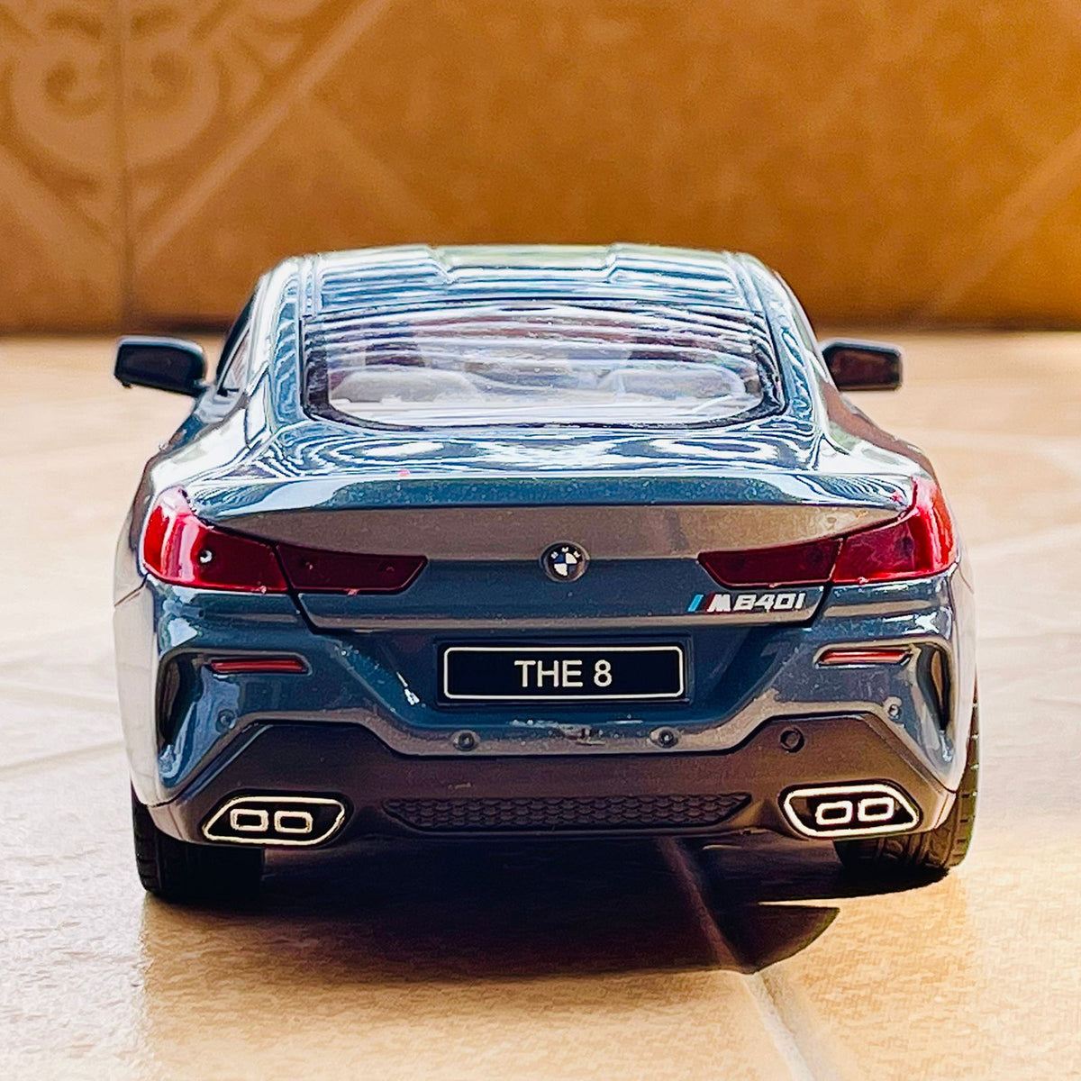 1:24 Diecast Metal BMW M8