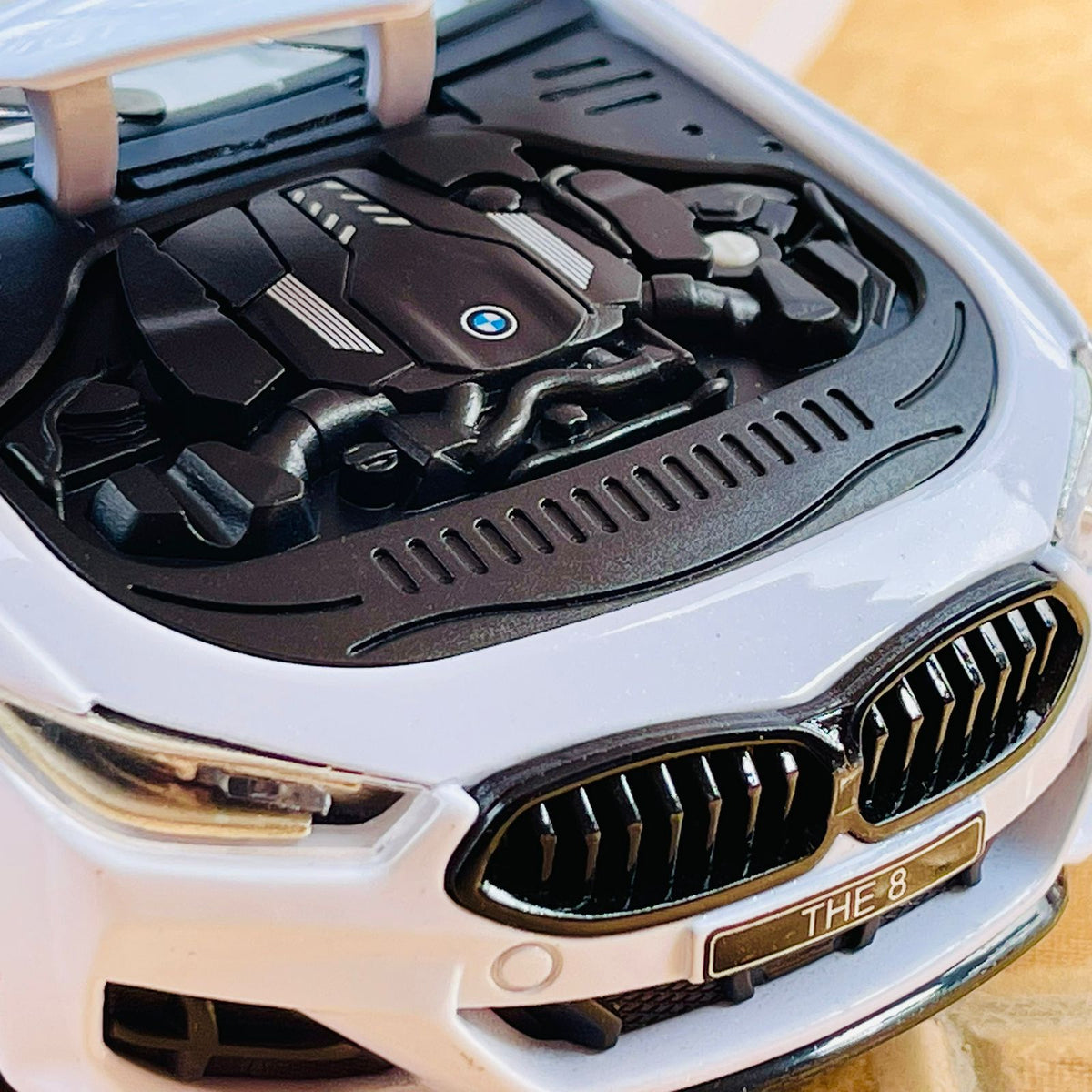 1:24 Diecast Metal BMW M8