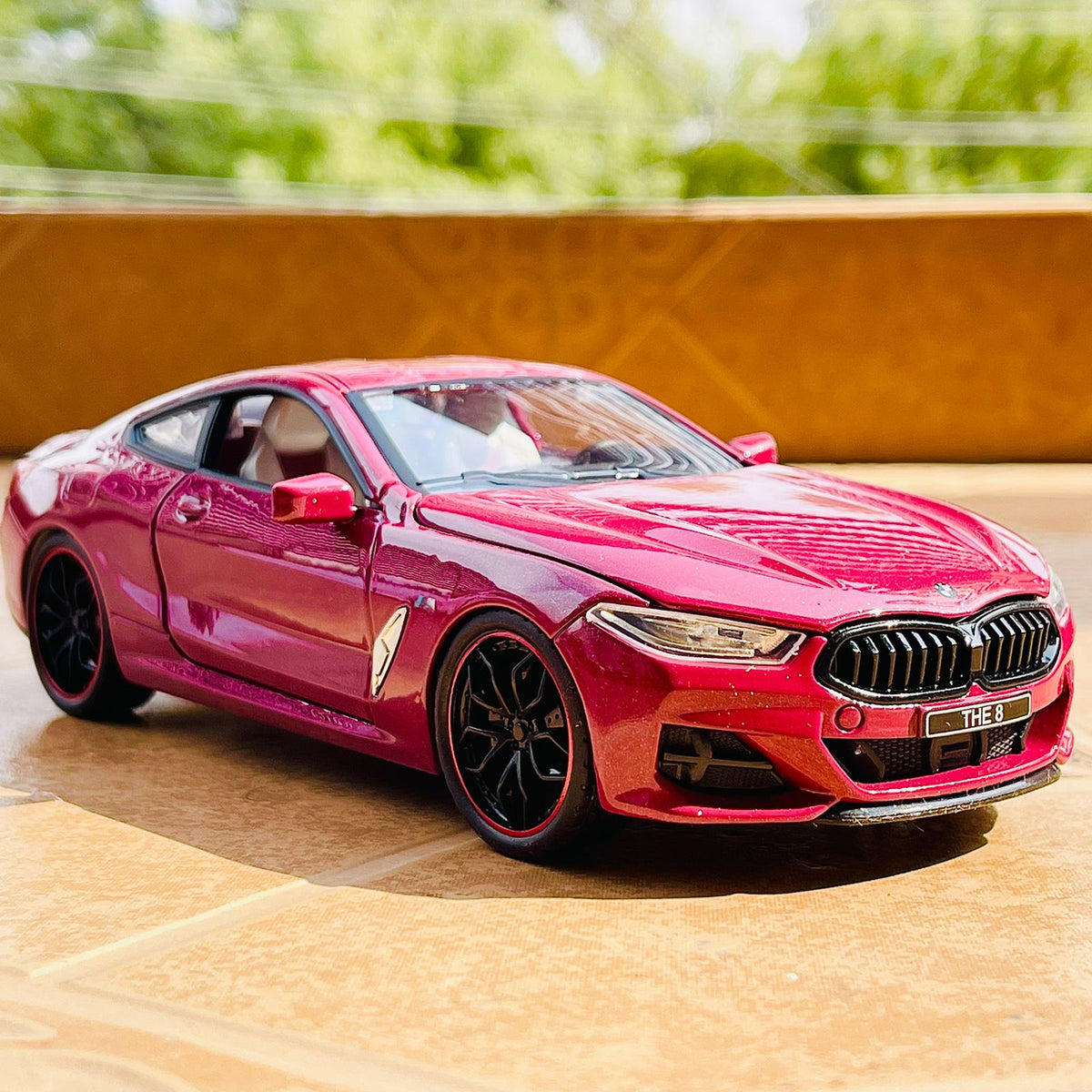 1:24 Diecast Metal BMW M8