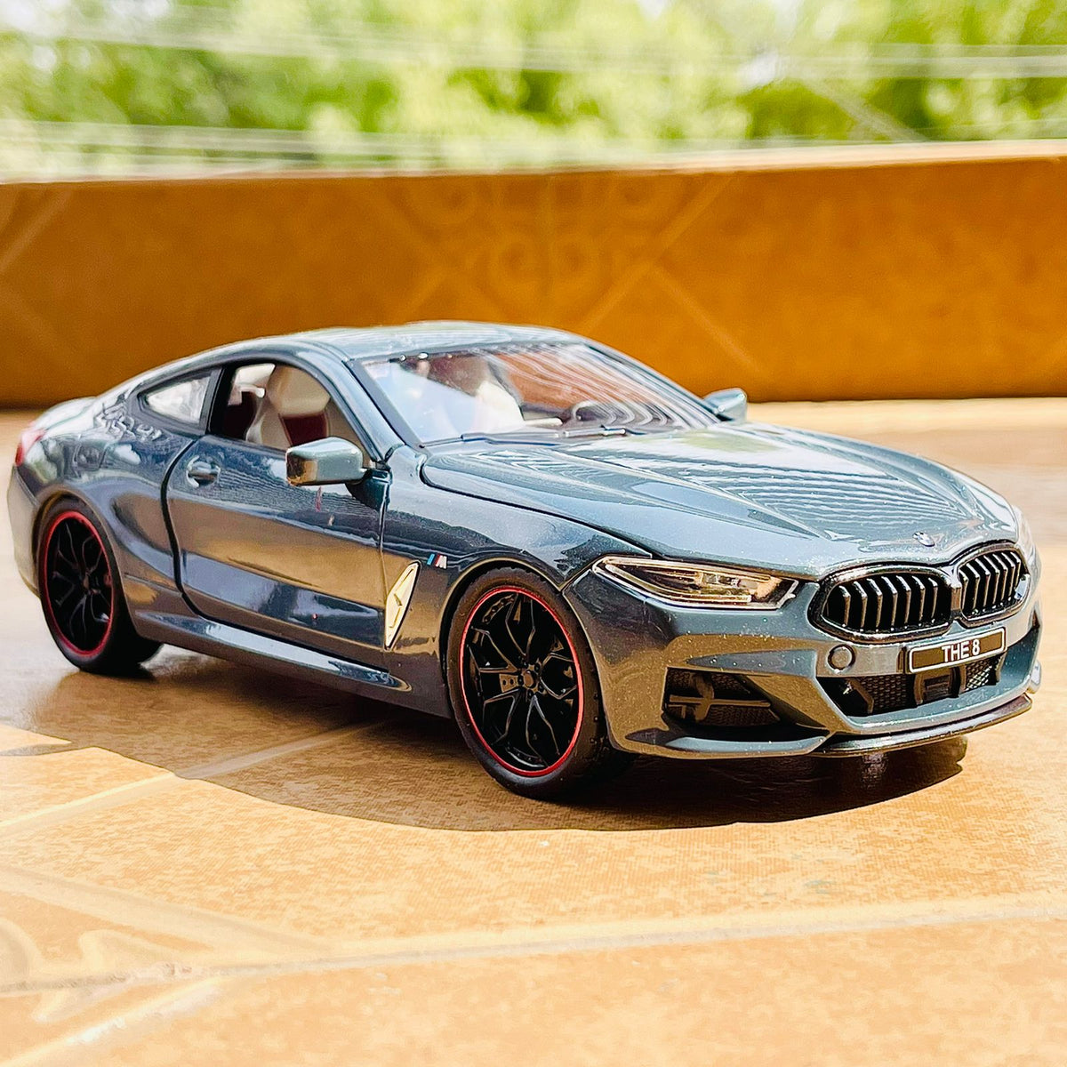 1:24 Diecast Metal BMW M8