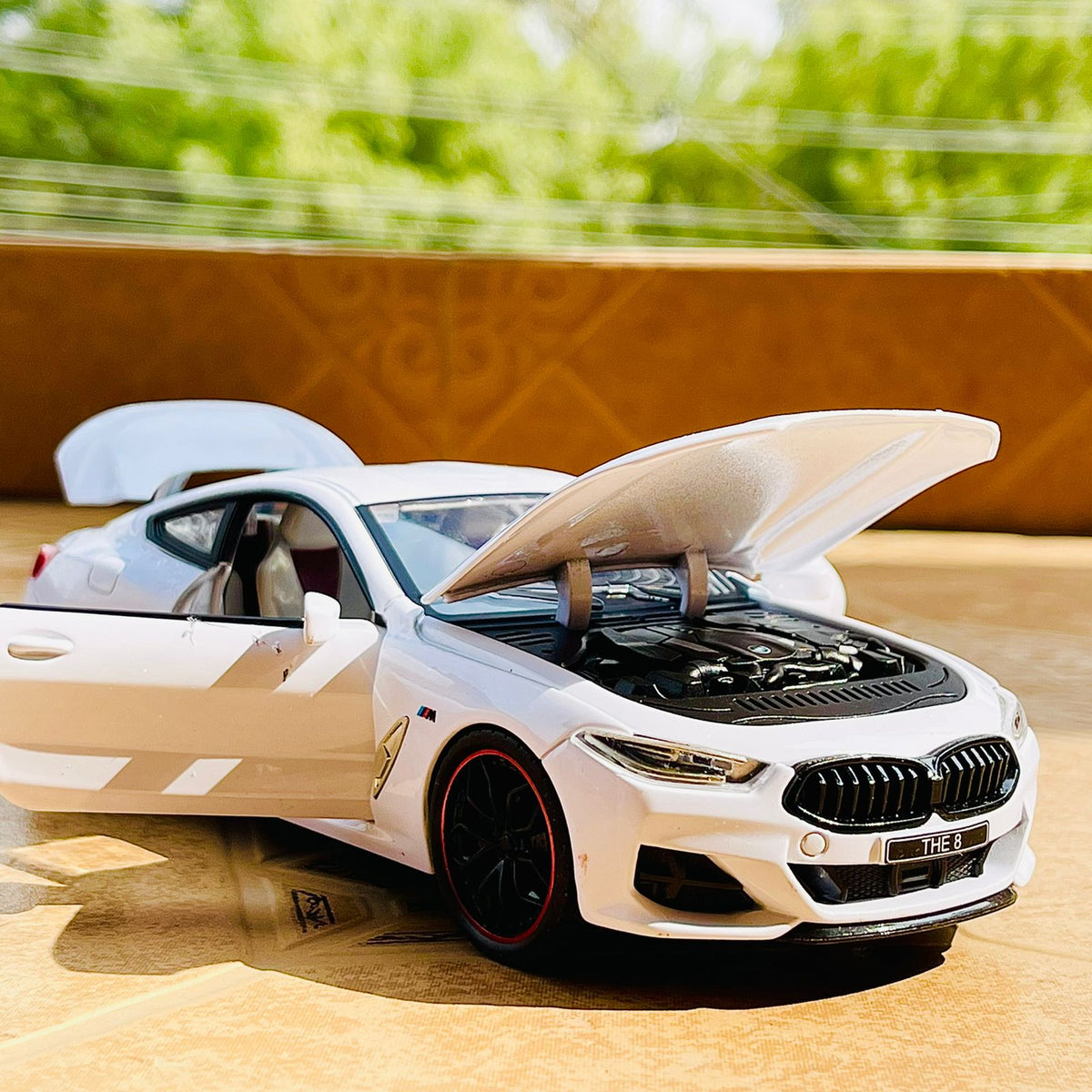1:24 Diecast Metal BMW M8