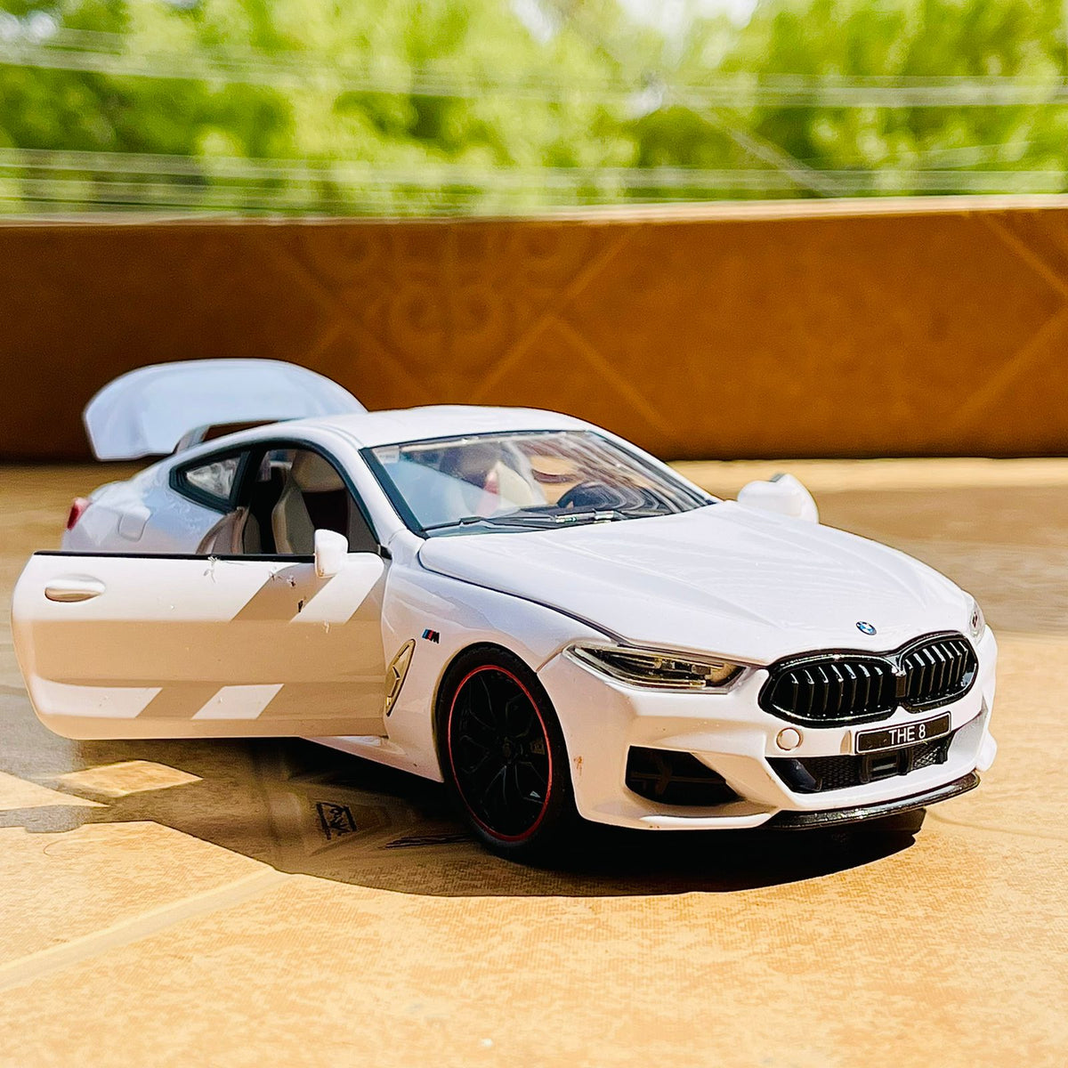 1:24 Diecast Metal BMW M8