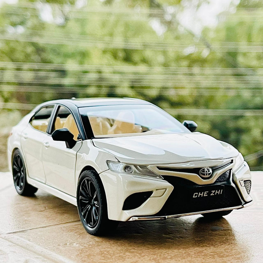 1:24 Diecast Metal Toyota Camry