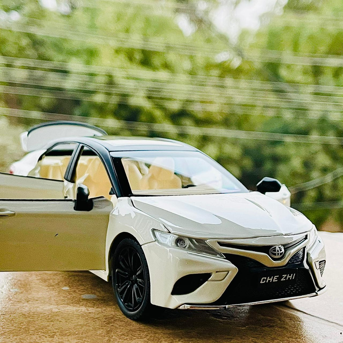 1:24 Diecast Metal Toyota Camry