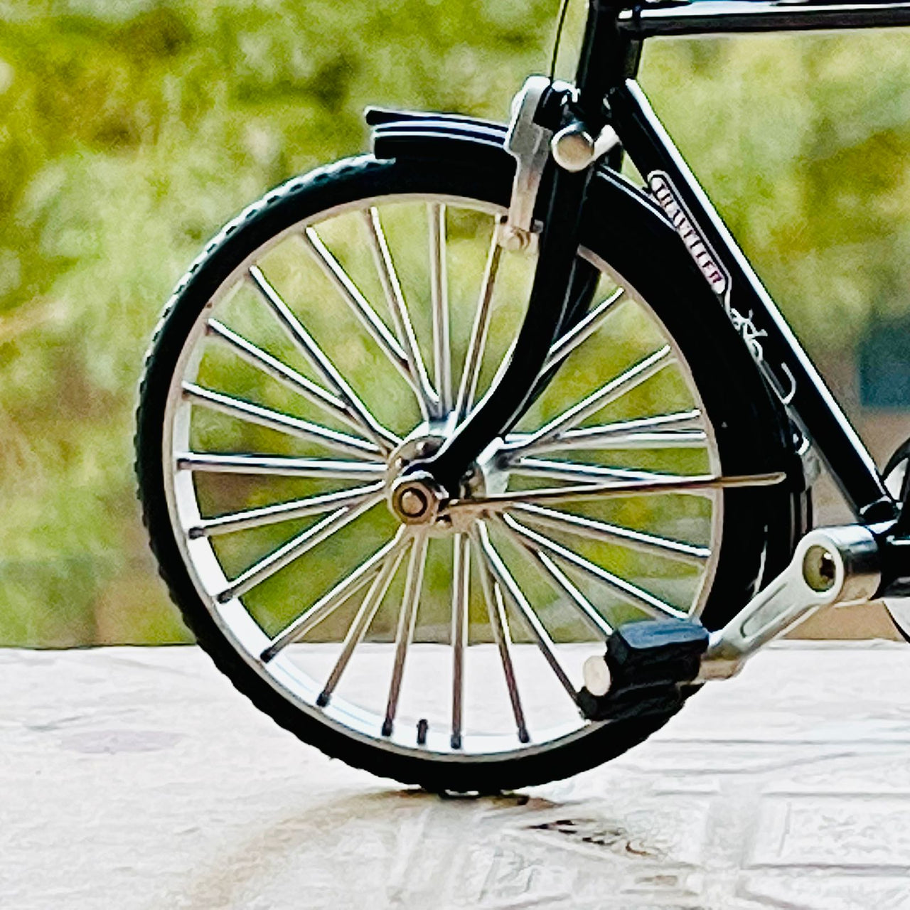 1:10 Scale Classic Diecast Bicycle (Toy)