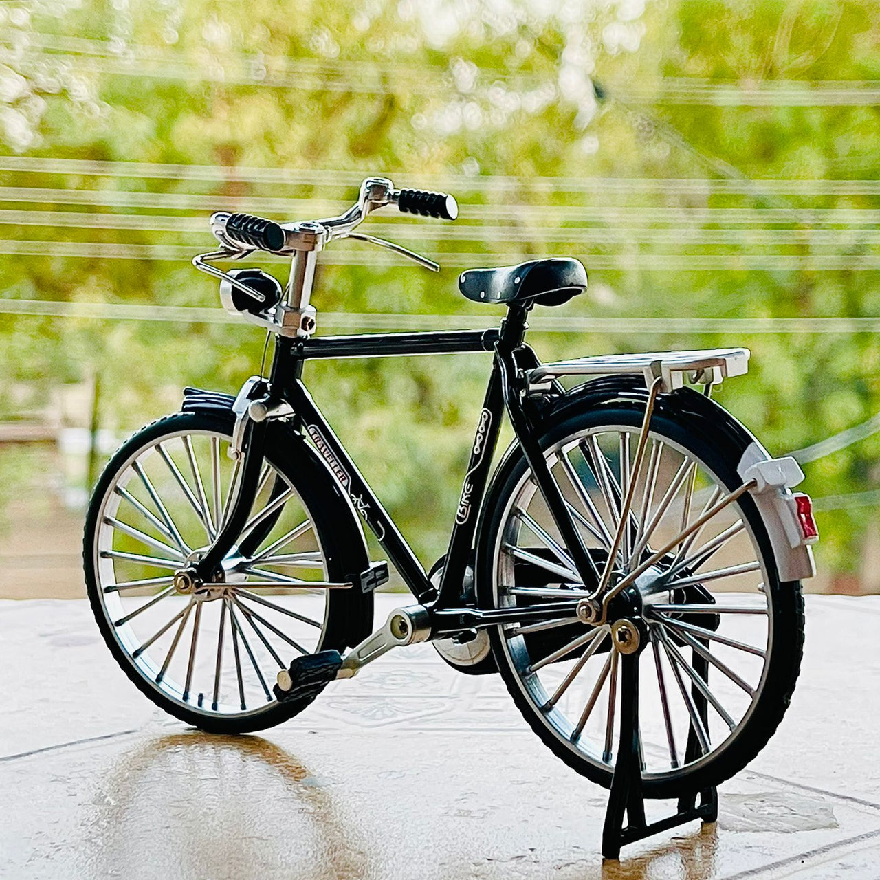 1:10 Scale Classic Diecast Bicycle (Toy)