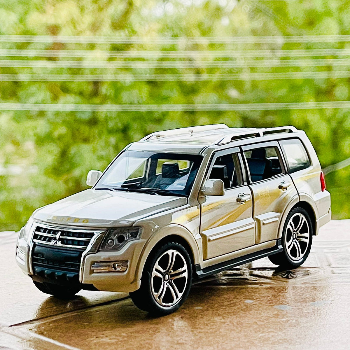 1:32 Diecast Mitsubishi Pajero
