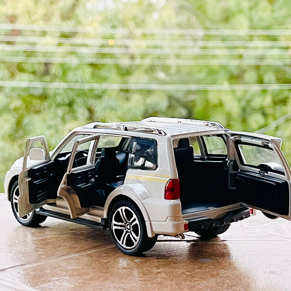 1:32 Diecast Mitsubishi Pajero