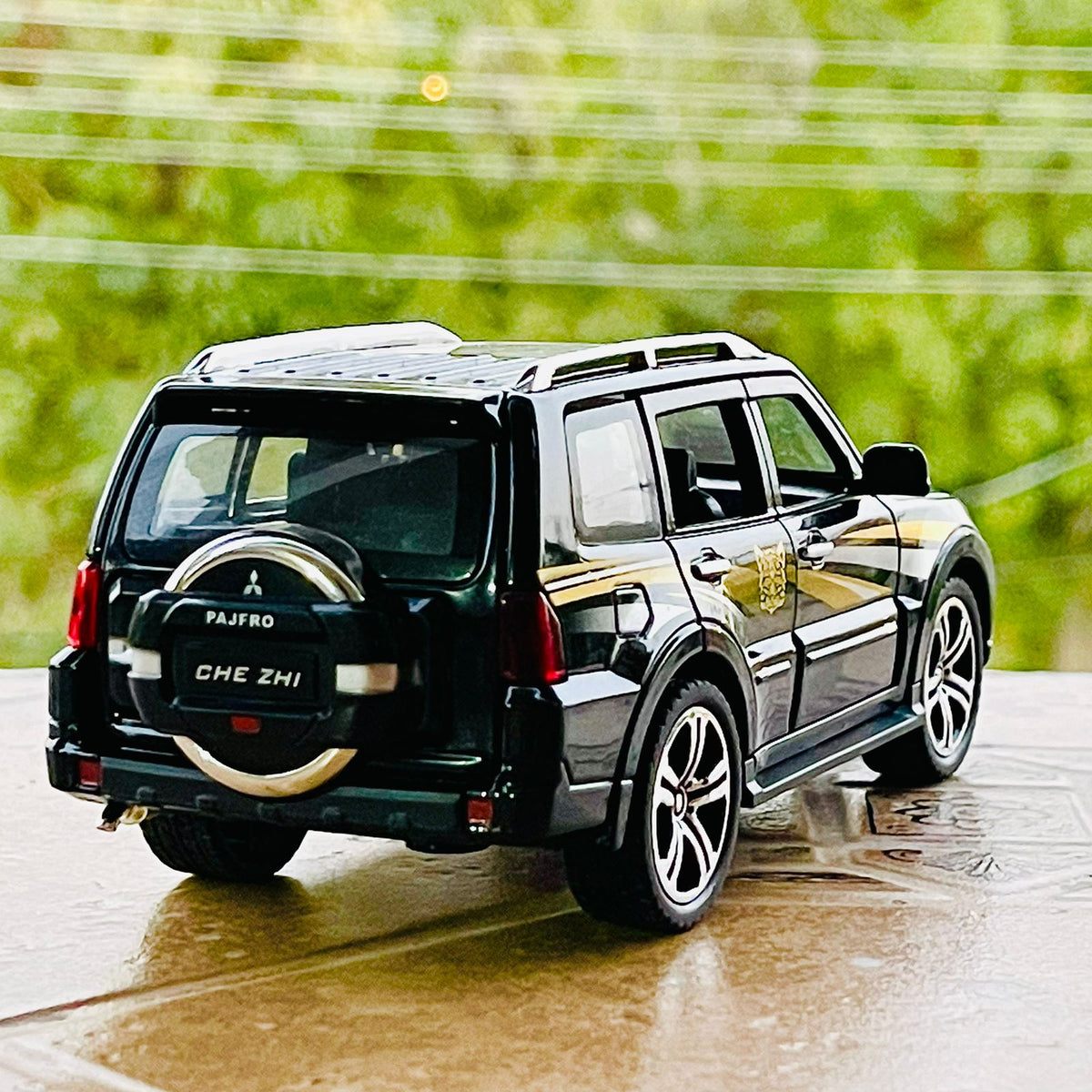 1:32 Diecast Mitsubishi Pajero