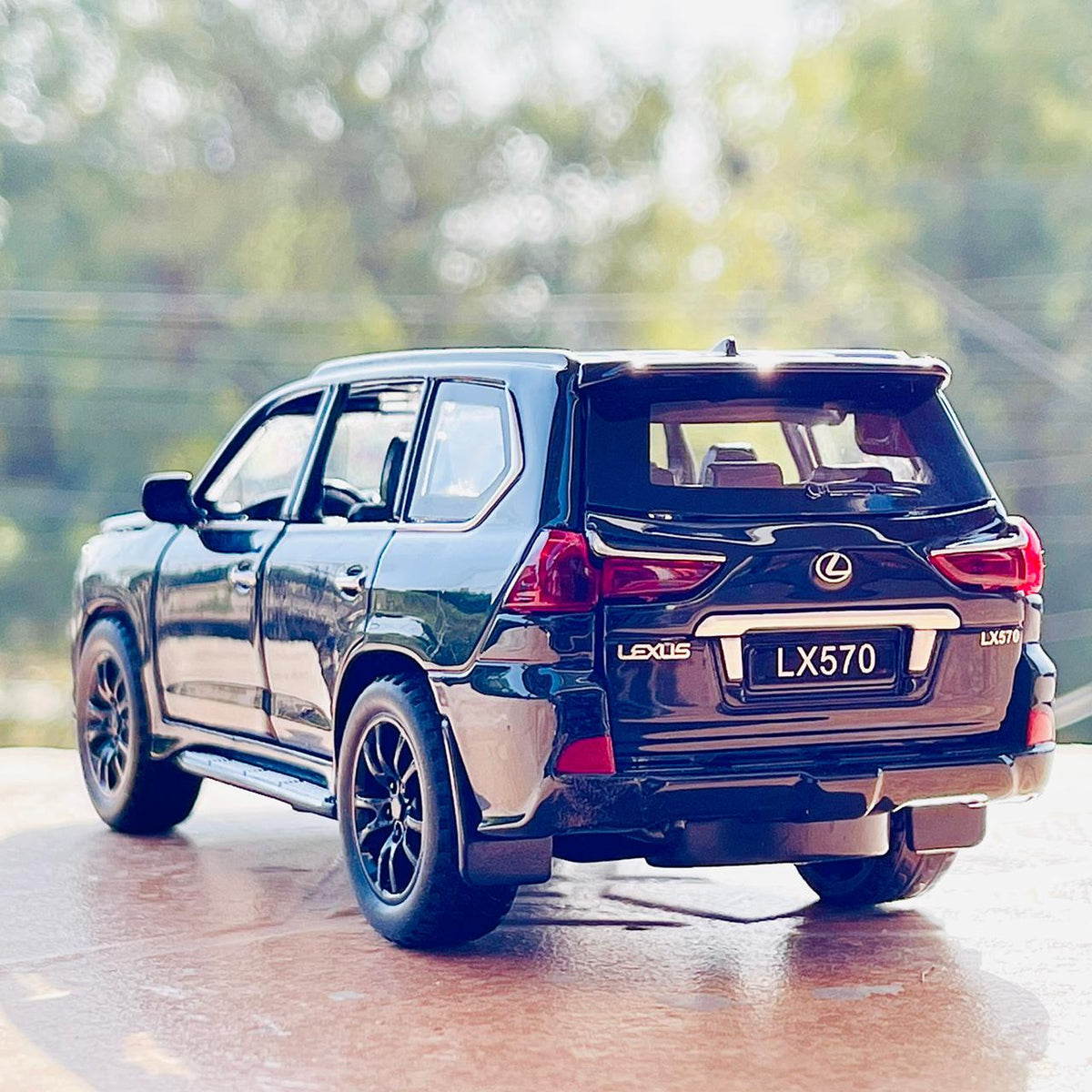 1:32 Diecast Lexus LX 570 - Major Fault