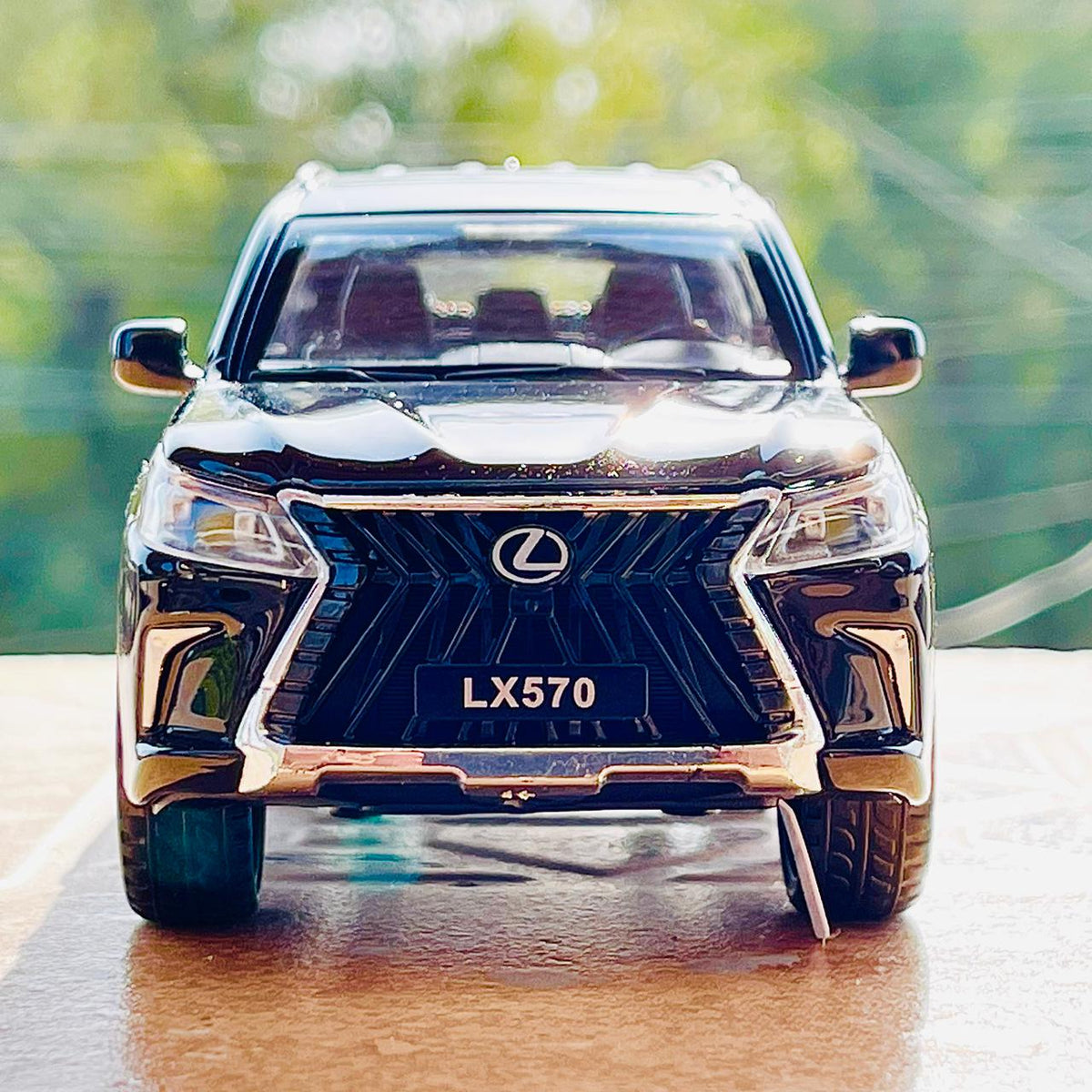 1:32 Diecast Lexus LX 570 - Major Fault